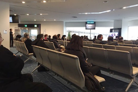 実践塾は、現場を見ることができるのが魅力(空港ロビー)