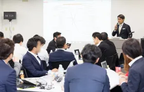 写真：ヤマチユナイテッド100vision経営