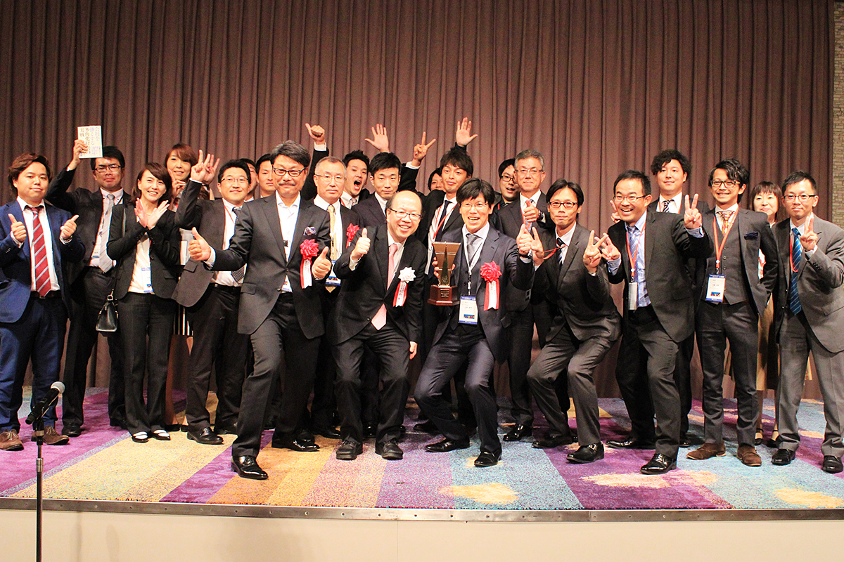 意見を吸い上げ、それを形にまとめることを覚えたのは、この委員会の場でした(加藤 尚和)